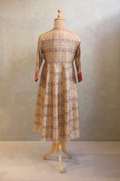 Lightly Embroidered Tie-Up Jacket